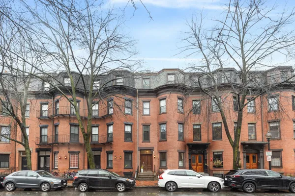 $795,000 | 114 Chandler Street, Unit 3, Boston, MA 02116