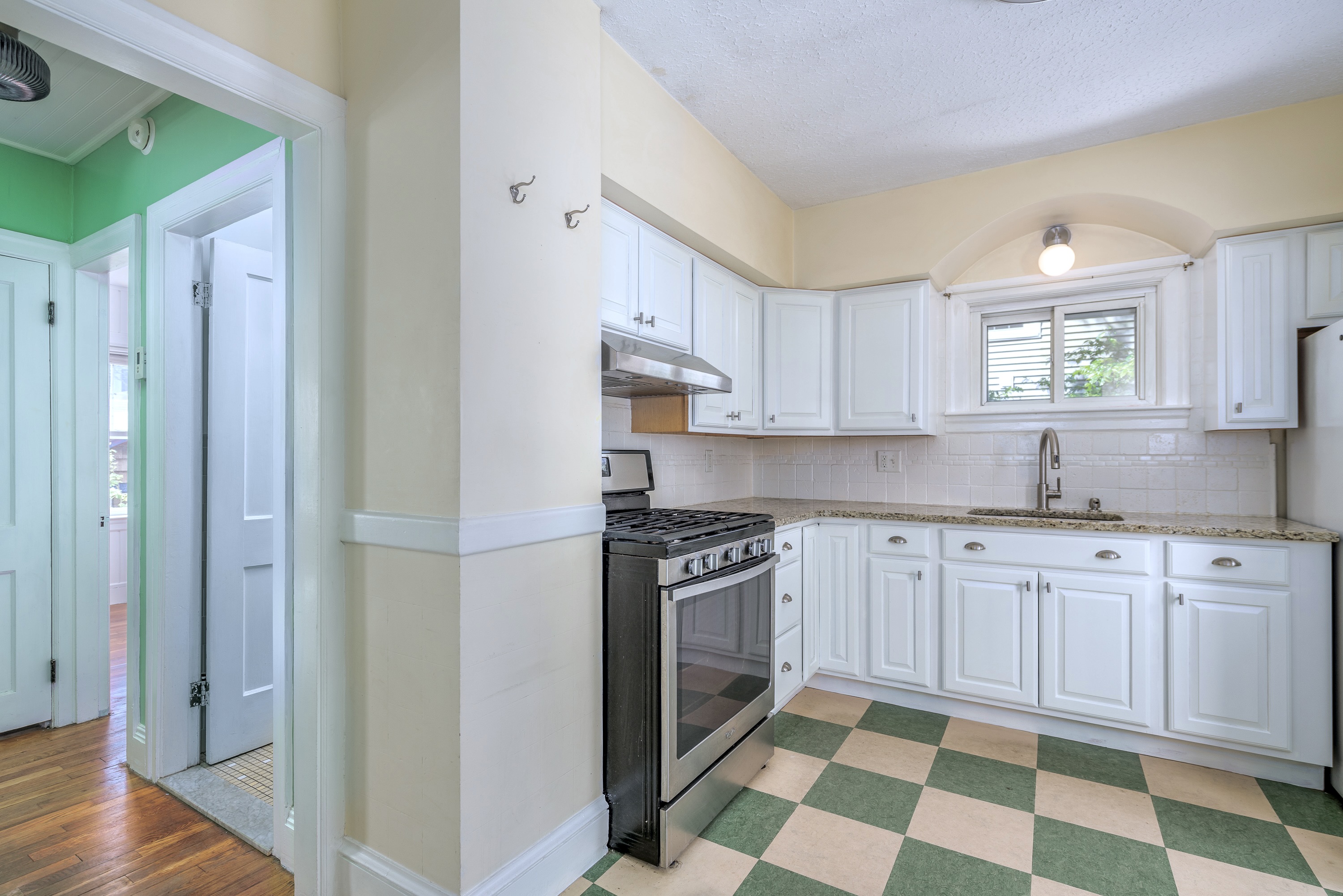31 Errol Street Warwick, RI 02888 - Photo 13 of 38