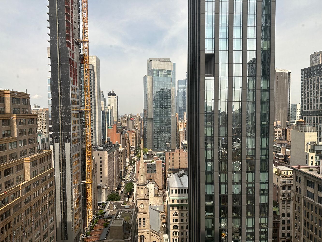 11 East 29th Street, Unit 28B Manhattan, NY 10016 - Photo 6 of 8 a view of a city with tall buildings