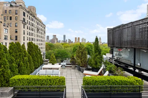 $9,800,000 | 15 East 70th Street, Unit PHB | Lenox Hill