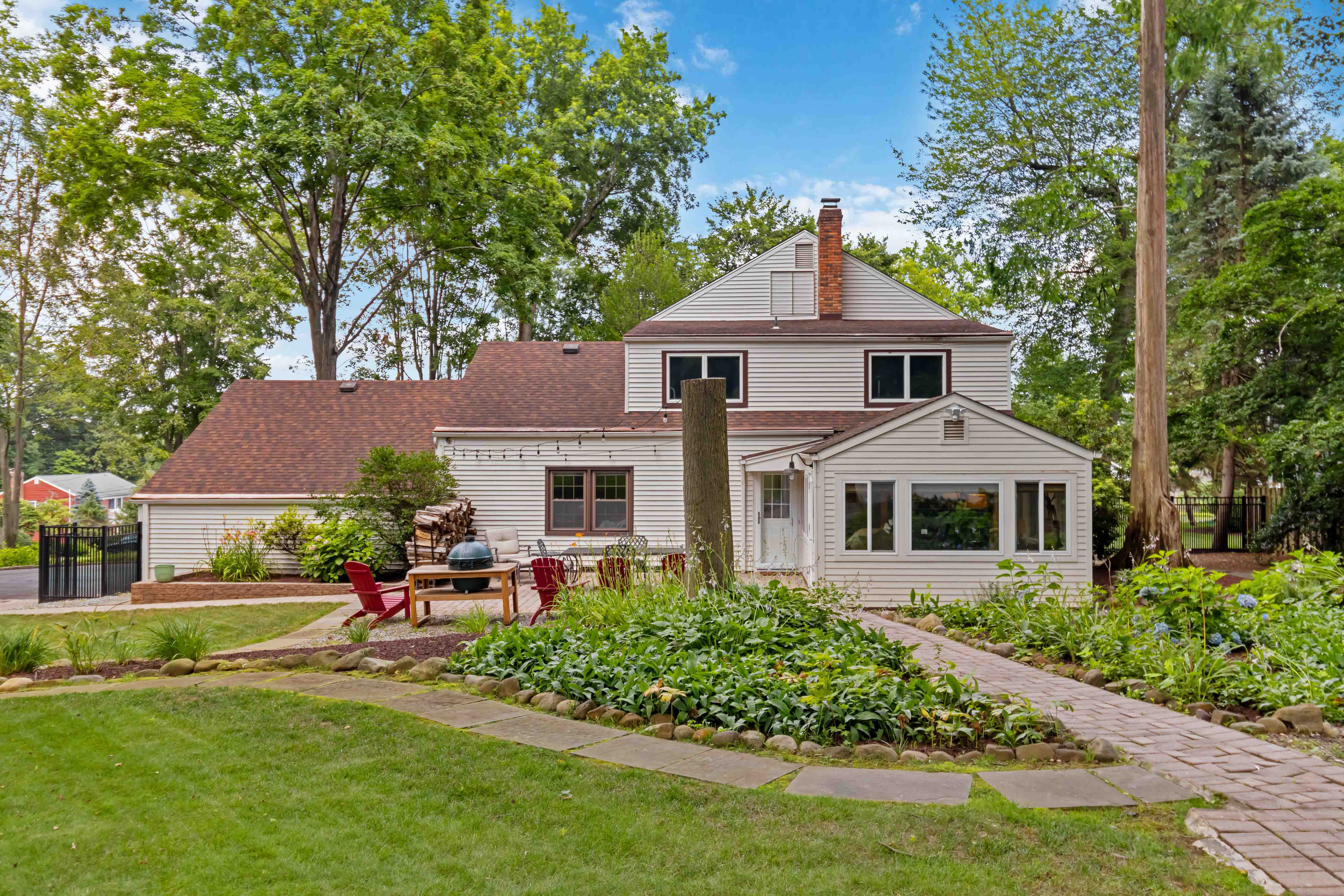 34 Colonial Drive Morristown, NJ 07960 - Photo 2 of 41 front view of a house with a yard