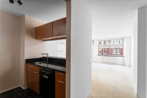 $875,000 | 250 West 90th Street, Unit 12G | Upper West Side