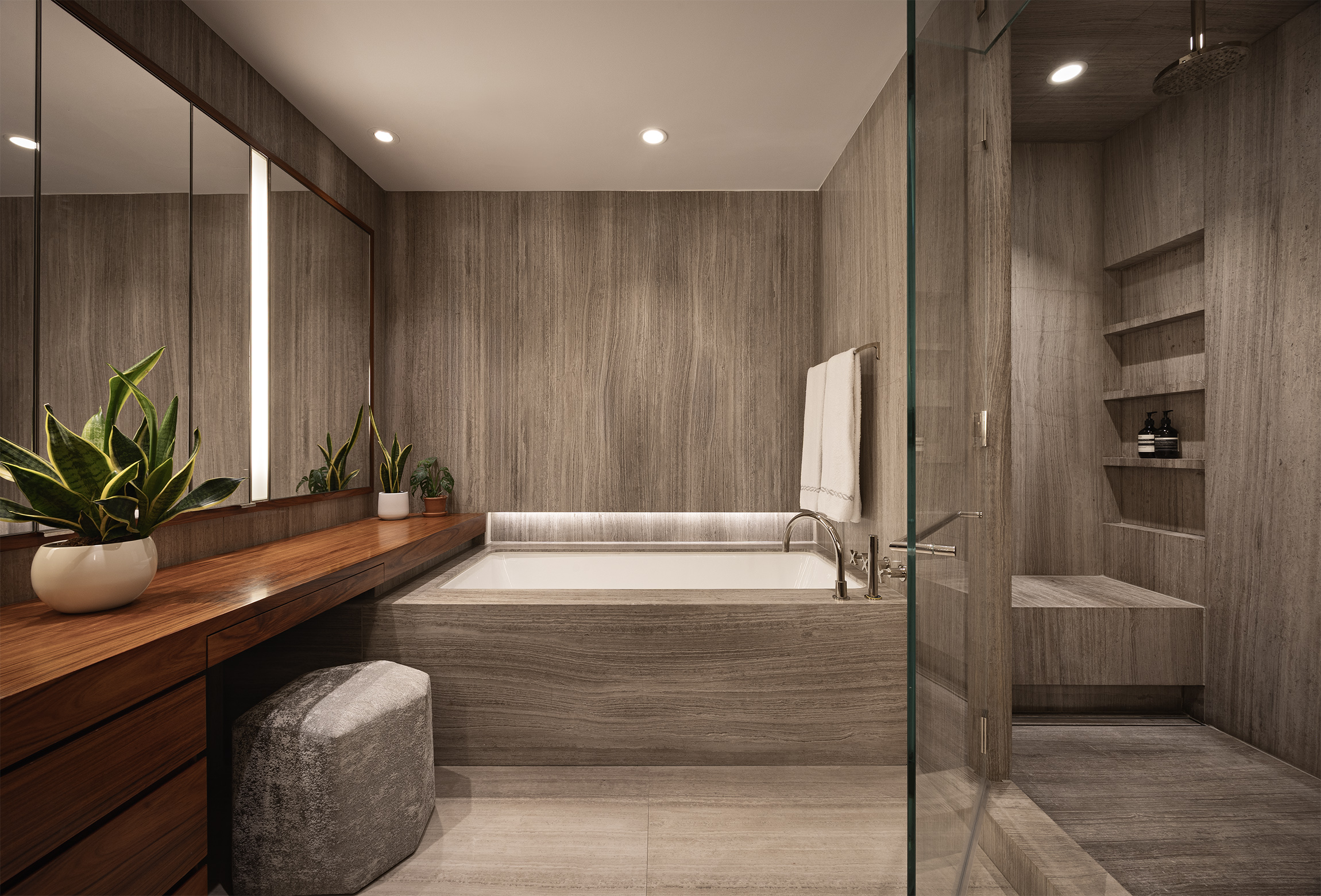 60 East 86th Street, Unit 6 Manhattan, NY 10028 - Photo 5 of 10 a view of hall way with mirror