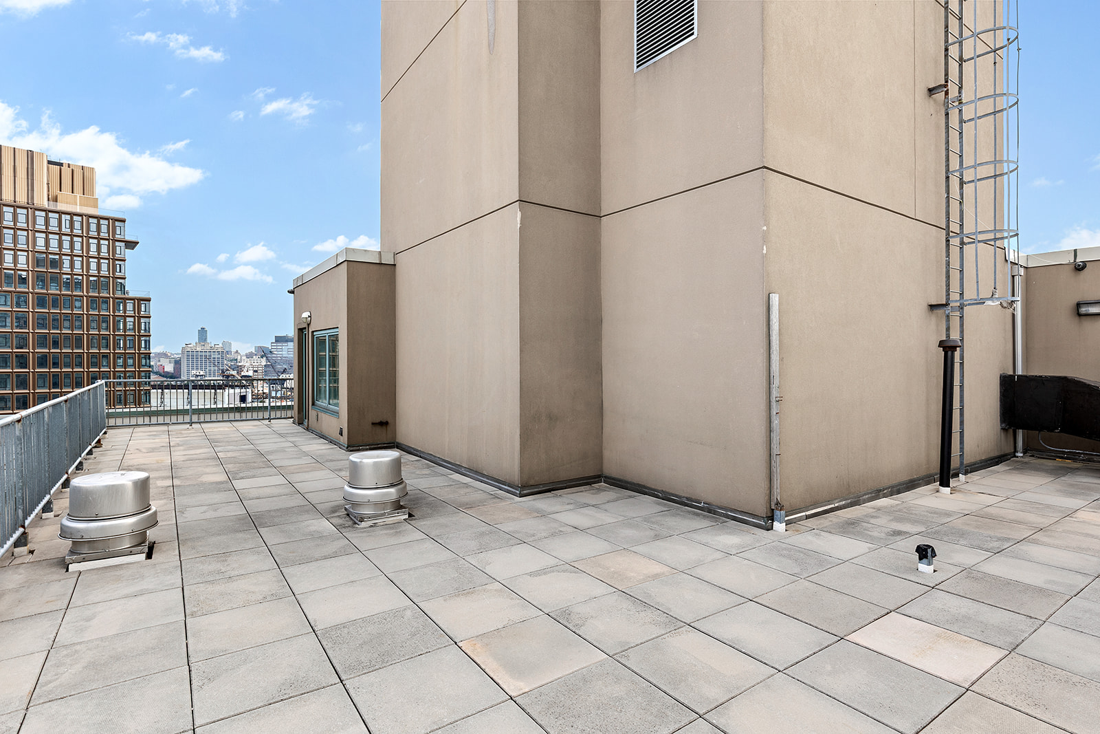 446 Kent Avenue, Unit PHC Brooklyn, NY 11249 - Photo 18 of 22 a view of a terrace with sky view
