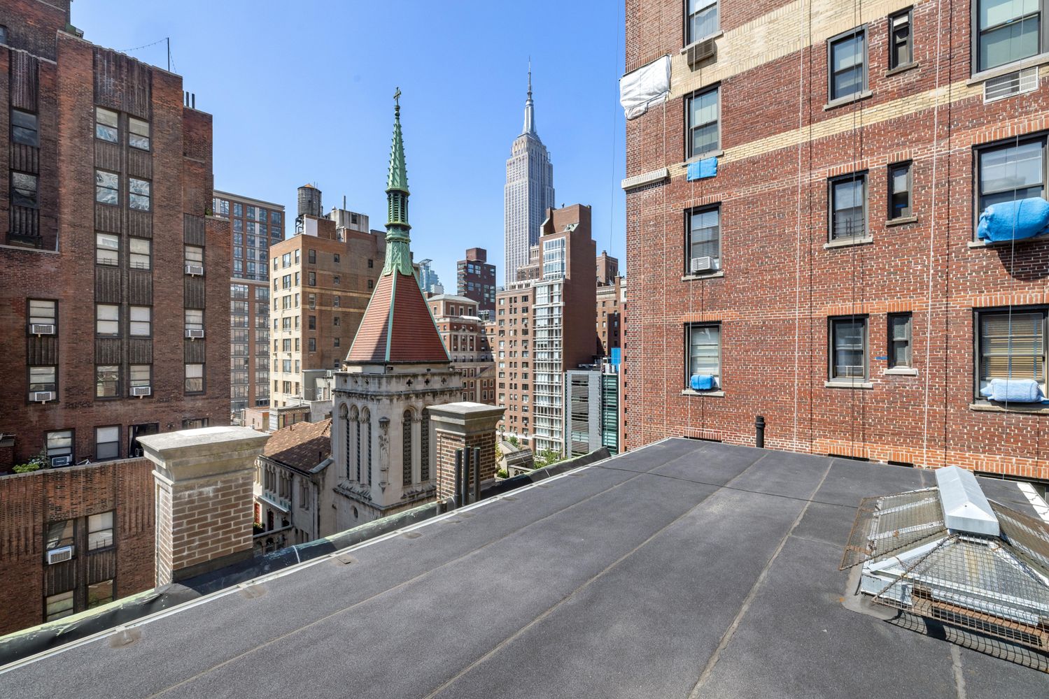 105 East 38th Street, Unit PH10 Manhattan, NY 10016 - Photo 4 of 11 a view of buildings