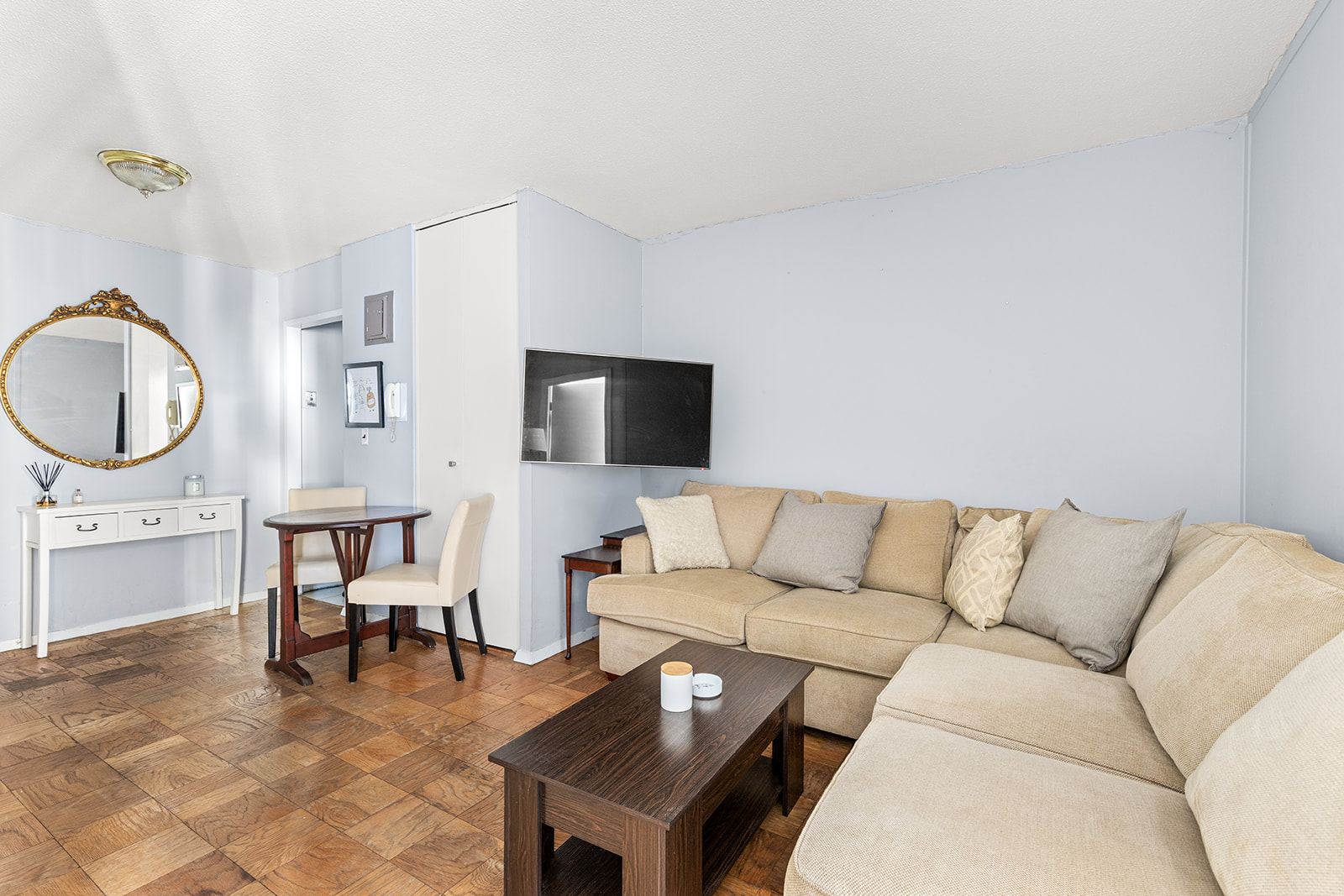 301 East 45th Street, Unit 7F Manhattan, NY 10017 - Photo 2 of 7