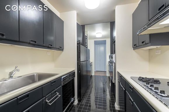 15 West 53rd Street, Unit 9C Manhattan, NY 10019 - Photo 3 of 9