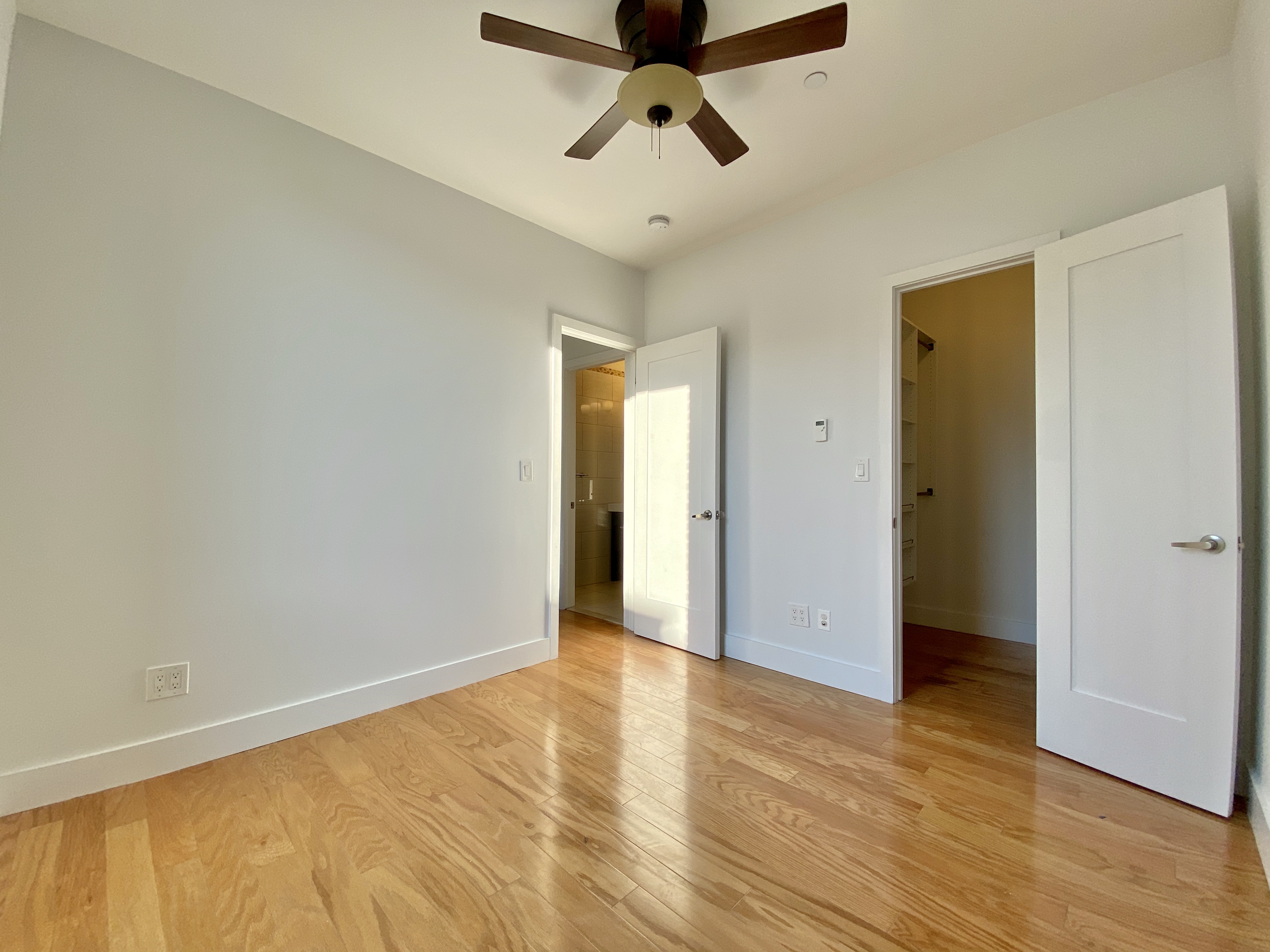 25-27 18th Street, Unit 4C Queens, NY 11102 - Photo 4 of 8