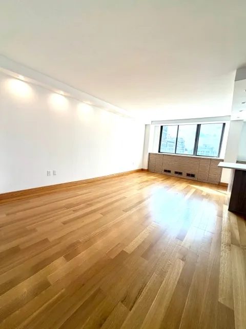 $7,500 | 280 Park Avenue South, Unit 21C | Flatiron