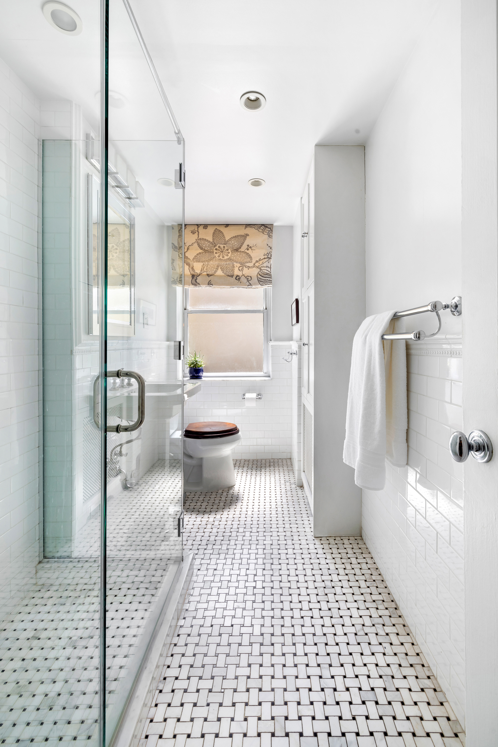 49 East 96th Street, Unit 4D Manhattan, NY 10128 - Photo 7 of 18 a bathroom with a sink a toilet and shower