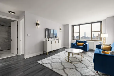 $970,000 | 301 East 79th Street, Unit 36R | Upper East Side