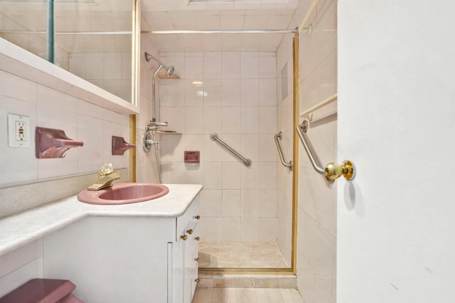 $950,000 | 370 Ocean Parkway, Unit 8H | Kensington