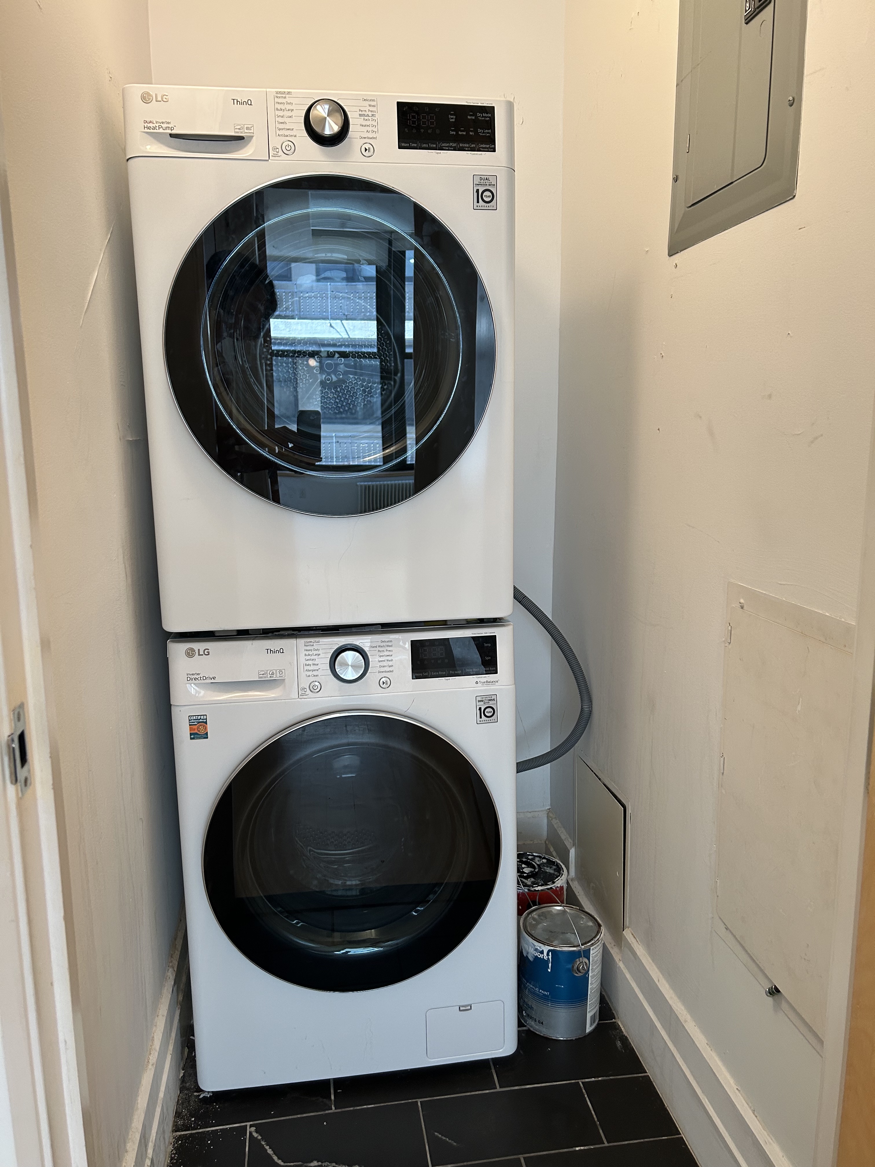 70 Washington Street, Unit 6Q Brooklyn, NY 11201 - Photo 8 of 12 a utility room with dryer and washer