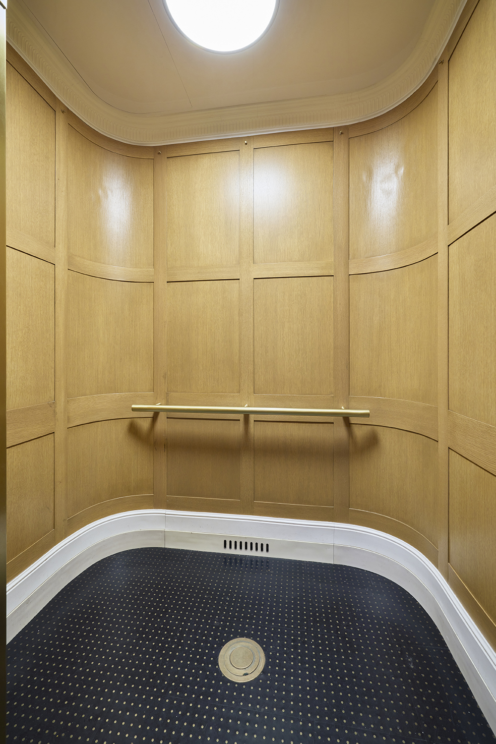 360 Riverside Drive, Unit 8A Manhattan, NY 10025 - Photo 18 of 20 a bathroom with a shower