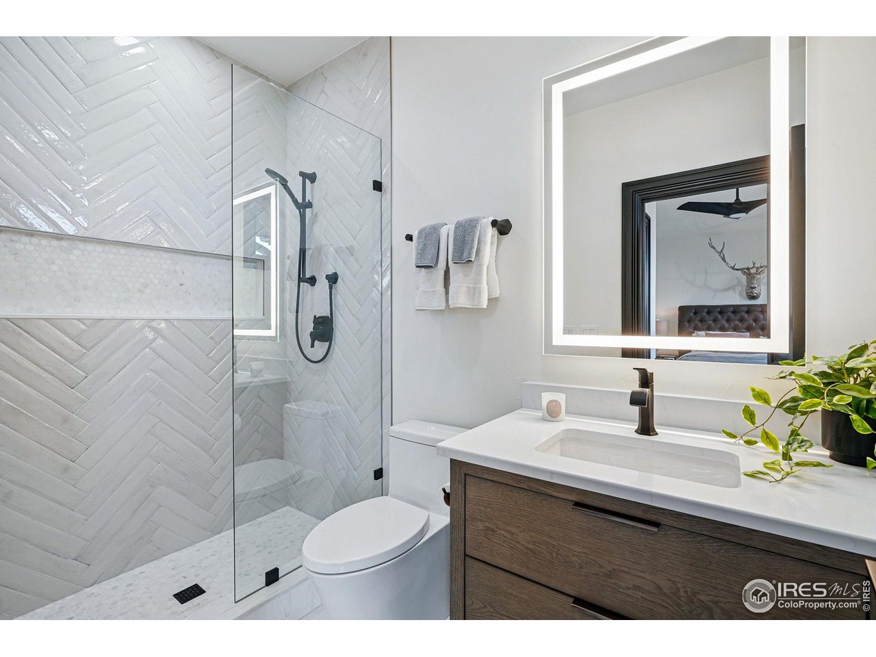 166 Valley View Way Boulder, CO 80304 - Photo 26 of 40 a bathroom with a sink a toilet and shower