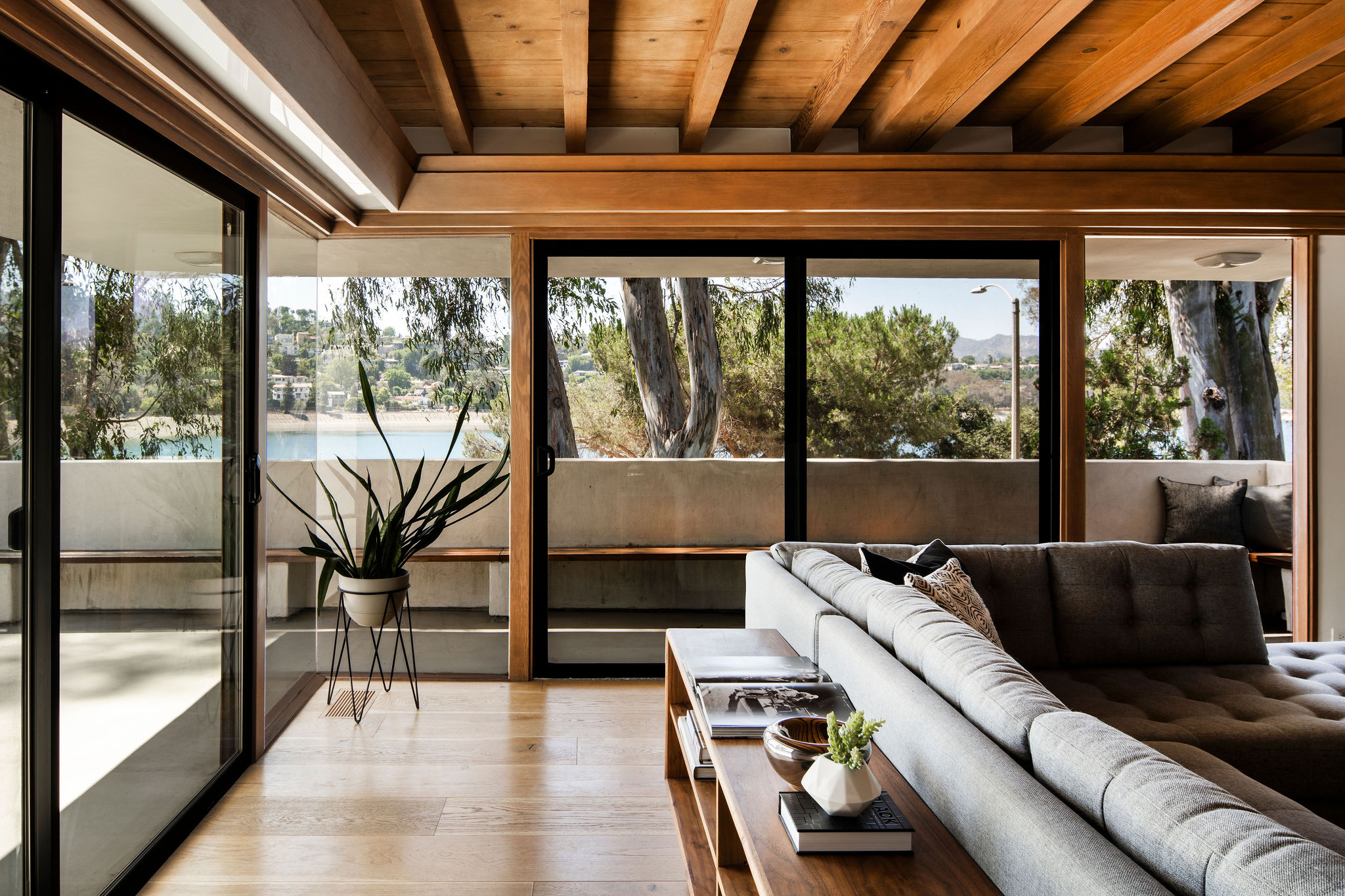 2371 Cove Ave Los Angeles, CA 90039 - Photo 9 of 43