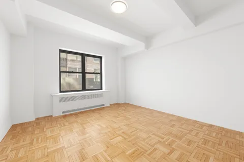 a view of empty room with window