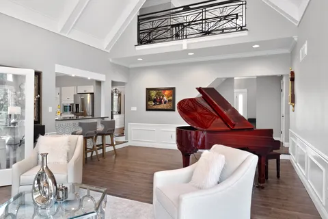 $1,995,000 | 13352 Weston Park Drive, St. Louis, MO 63131