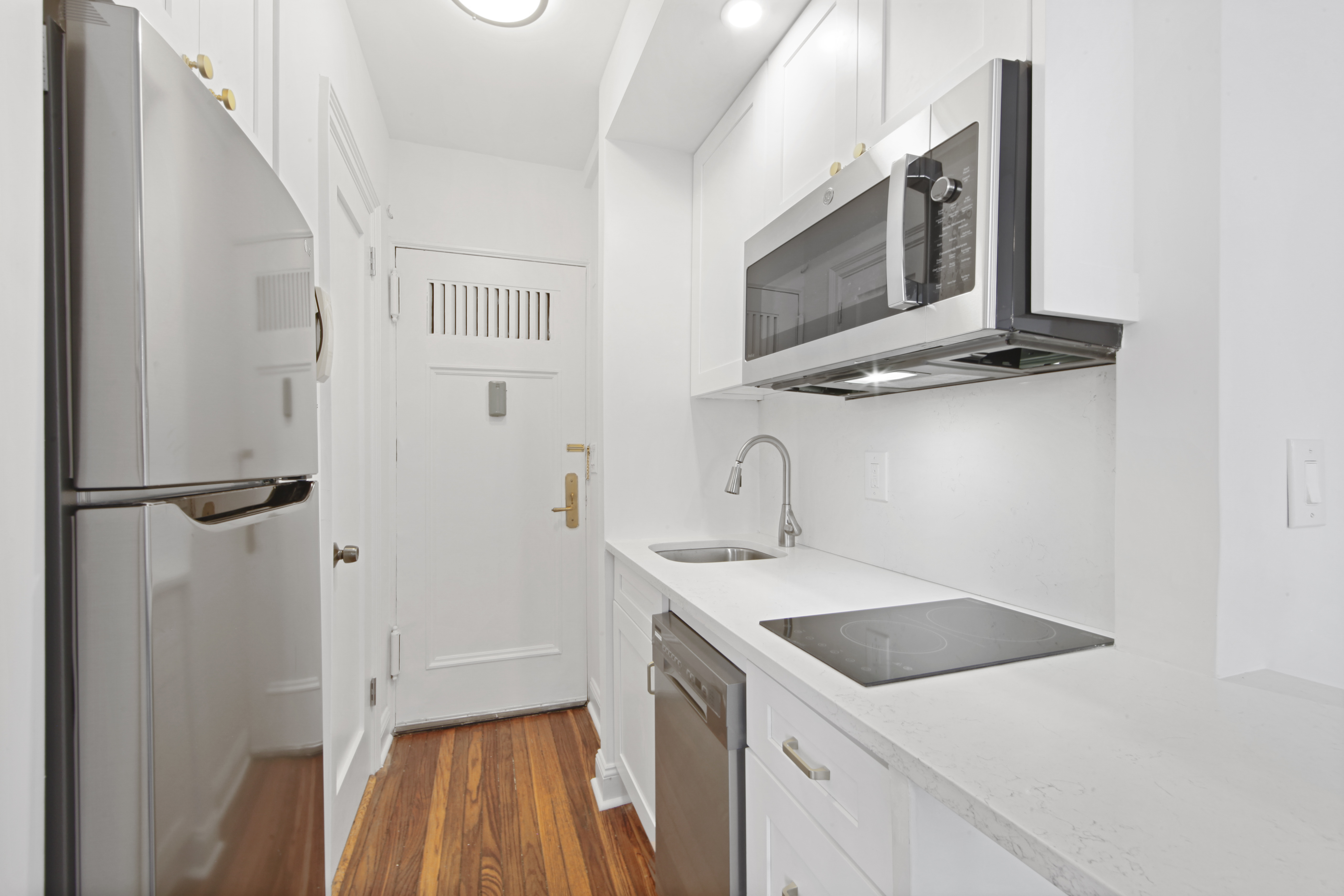 25 Tudor City Place, Unit 801 Manhattan, NY 10017 - Photo 11 of 18