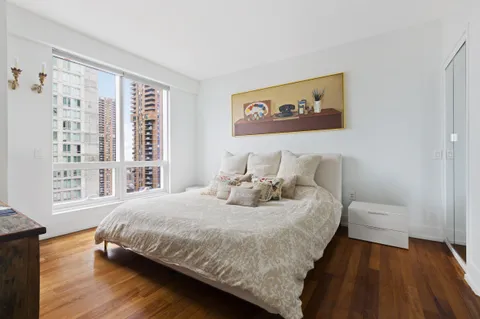 $1,325,000 | 350 West 42nd Street, Unit 20L | Hell's Kitchen