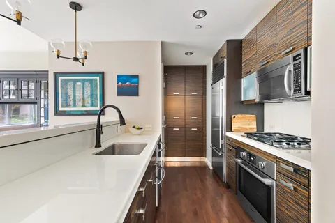$1,250,000 | 225 East 34th Street, Unit 3K | Murray Hill