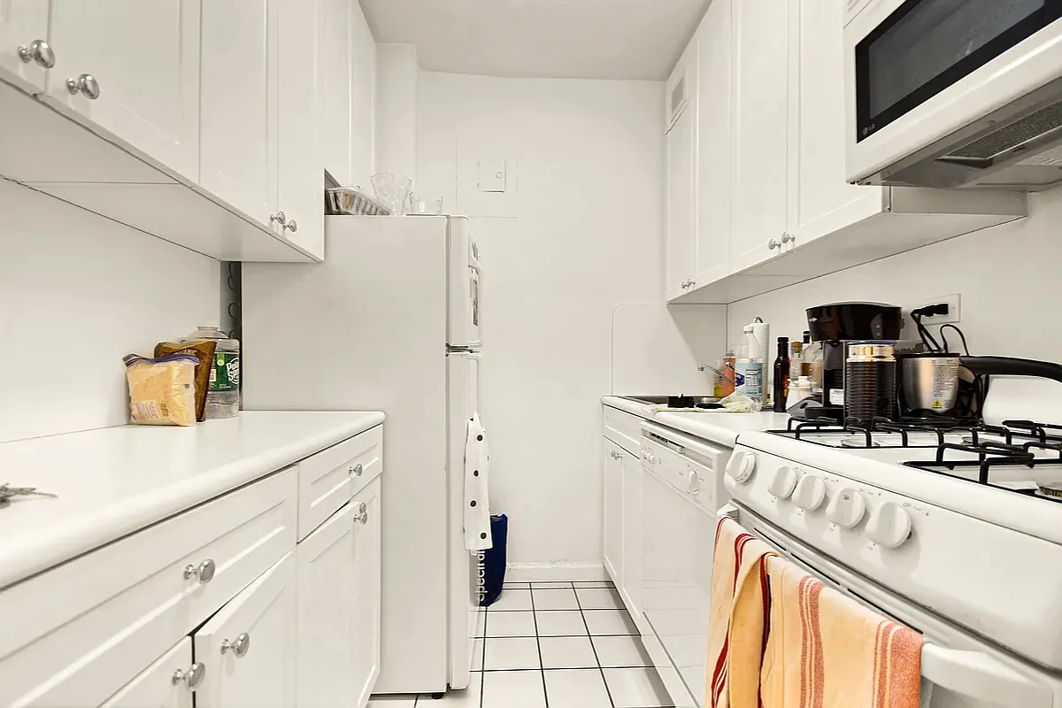 245 East 35th Street, Unit 9D Manhattan, NY 10016 - Photo 3 of 8