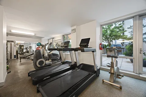 $785,000 | 464 West 44th Street, Unit 6J | Hell's Kitchen