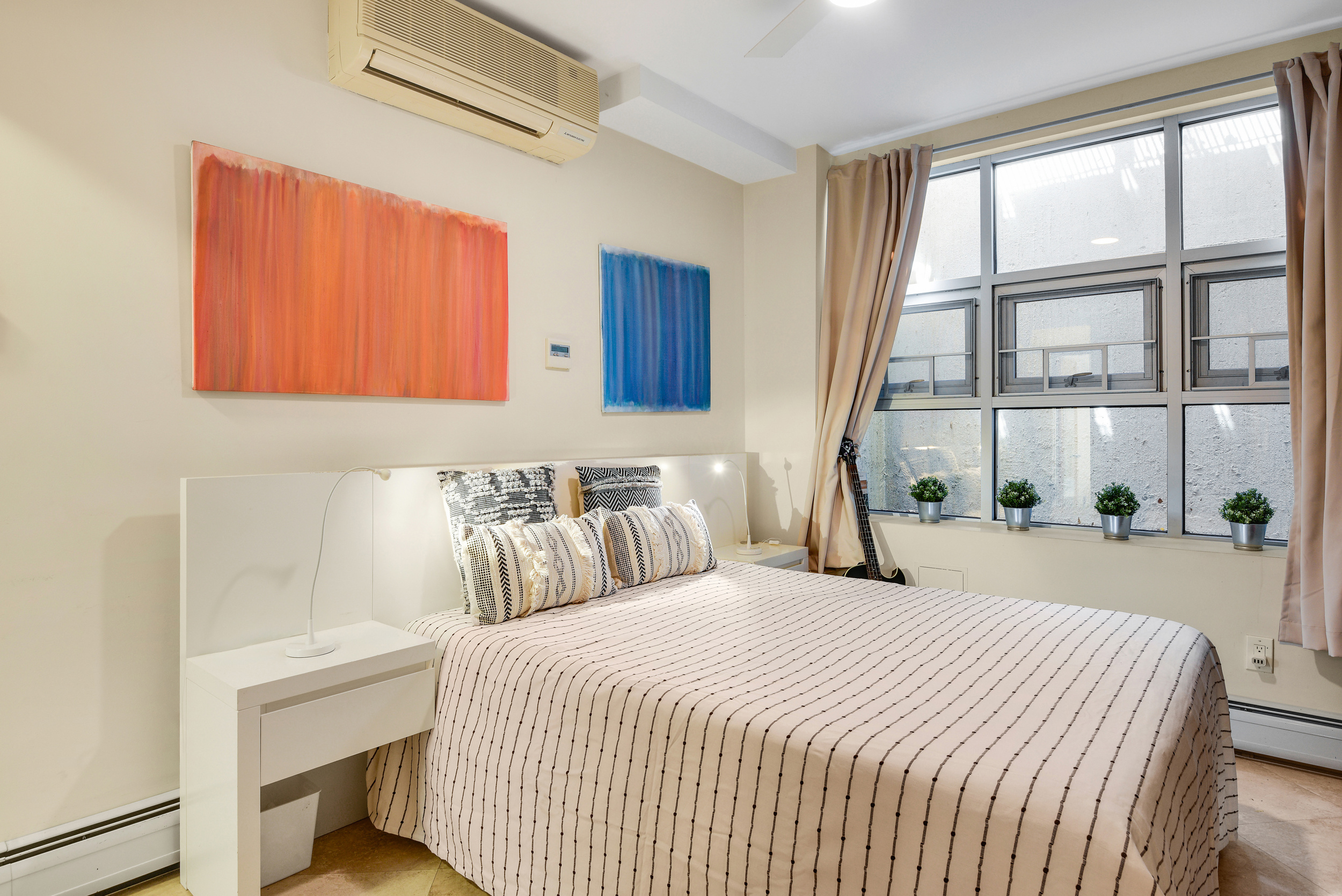 335 Warren Street, Unit 102 Brooklyn, NY 11201 - Photo 11 of 20 a bedroom with a bed and a window