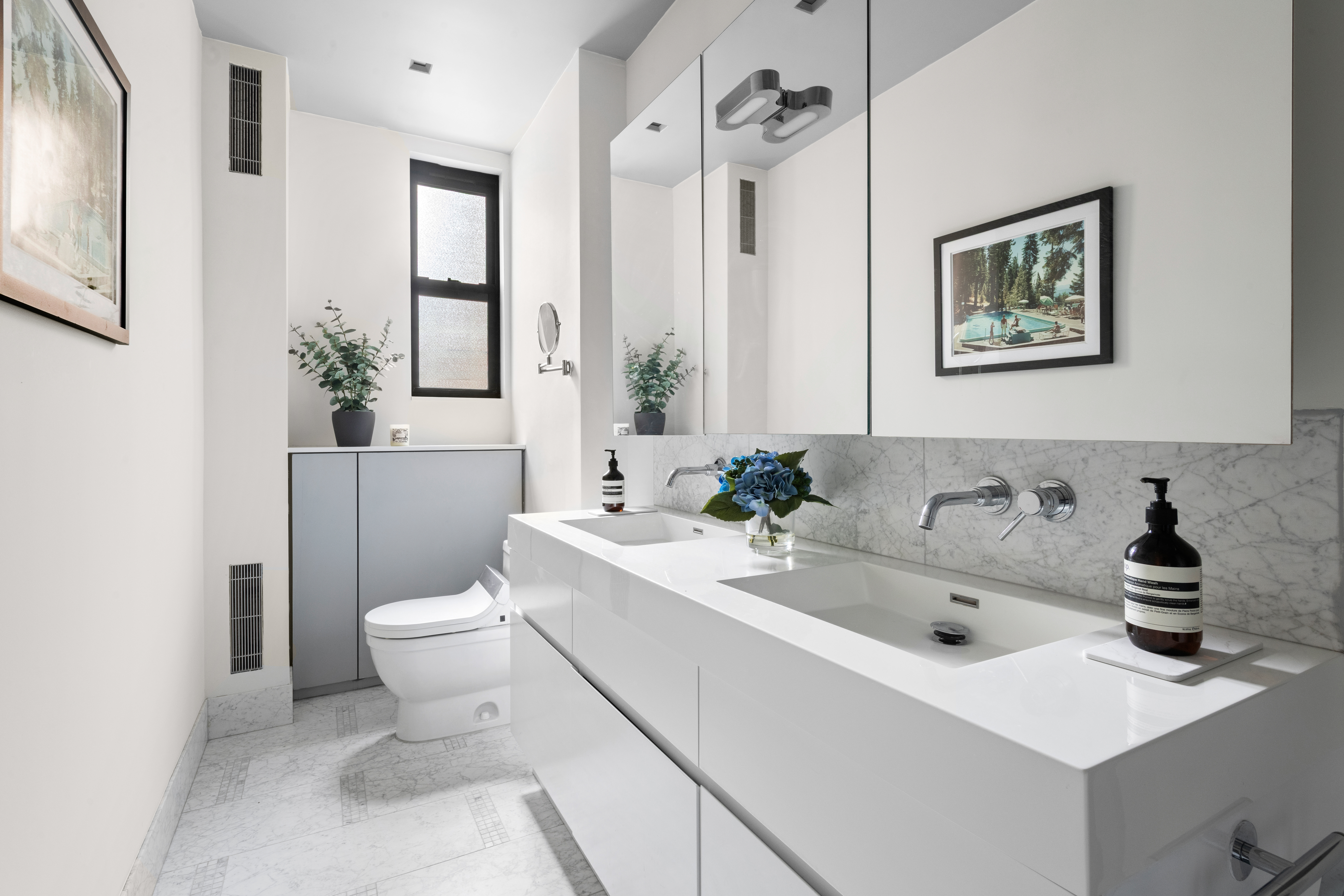 215 West 90th Street, Unit 10A Manhattan, NY 10024 - Photo 7 of 14 a bathroom with a sink toilet and a bathtub