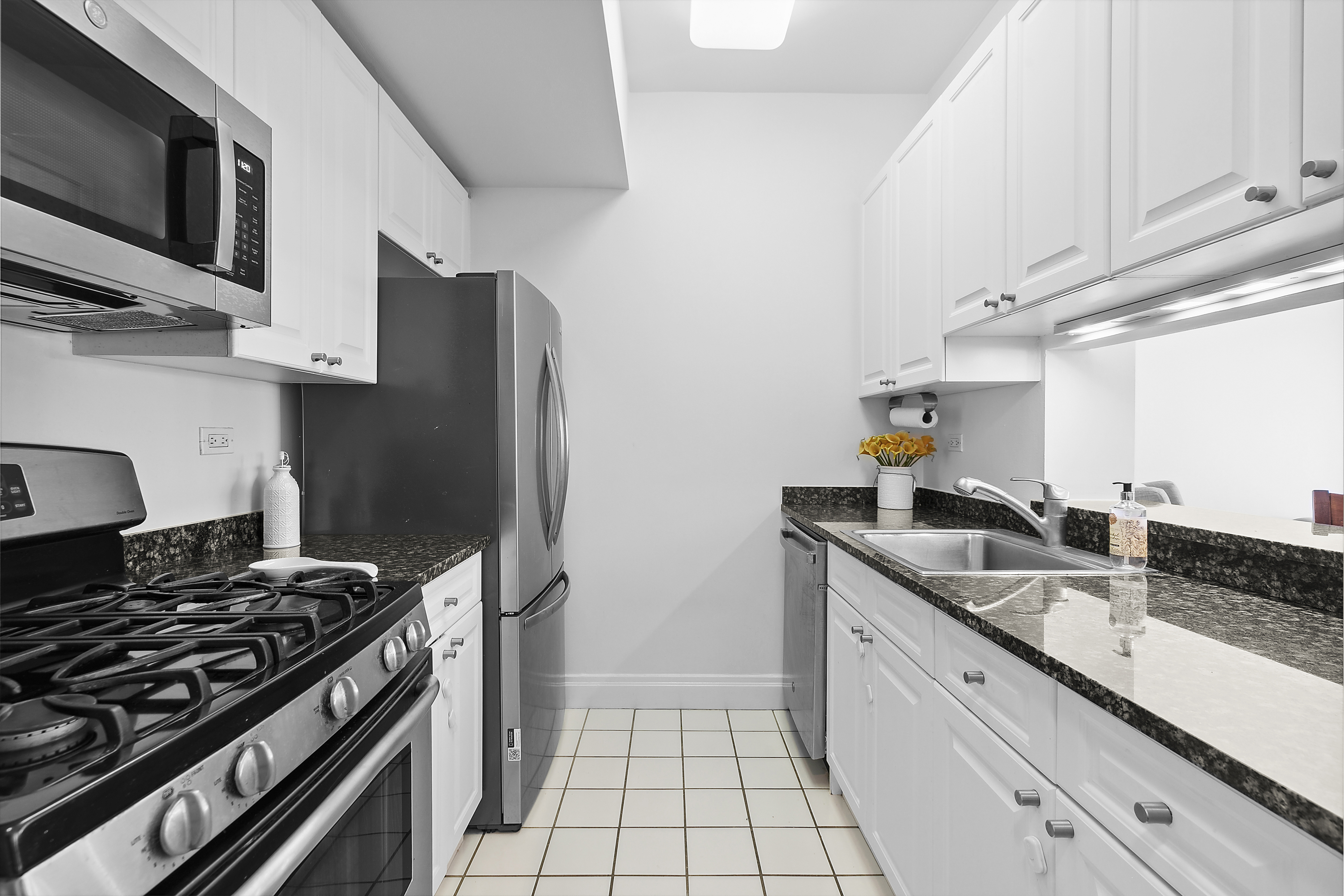 350 East 82nd Street, Unit 6H Manhattan, NY 10028 - Photo 3 of 11