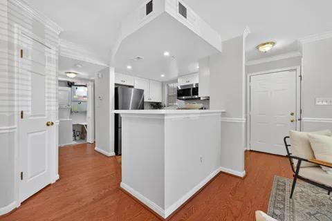 $325,000 | 925 Hillside Lake Terrace, Unit 210, Gaithersburg, MD 20878