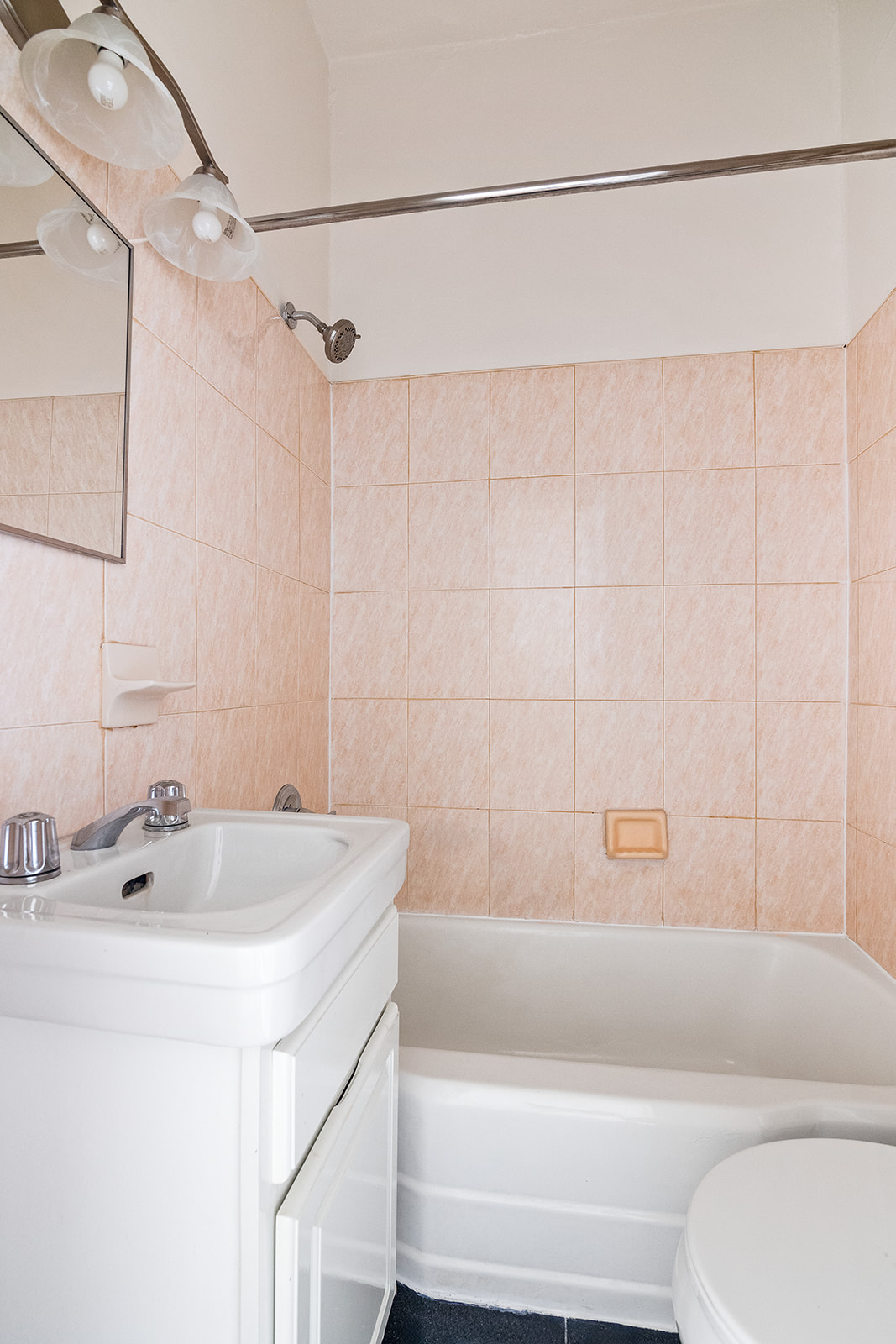 65 East 80th Street, Unit 3B Manhattan, NY 10075 - Photo 4 of 5 a bathroom with a sink and a bathtub