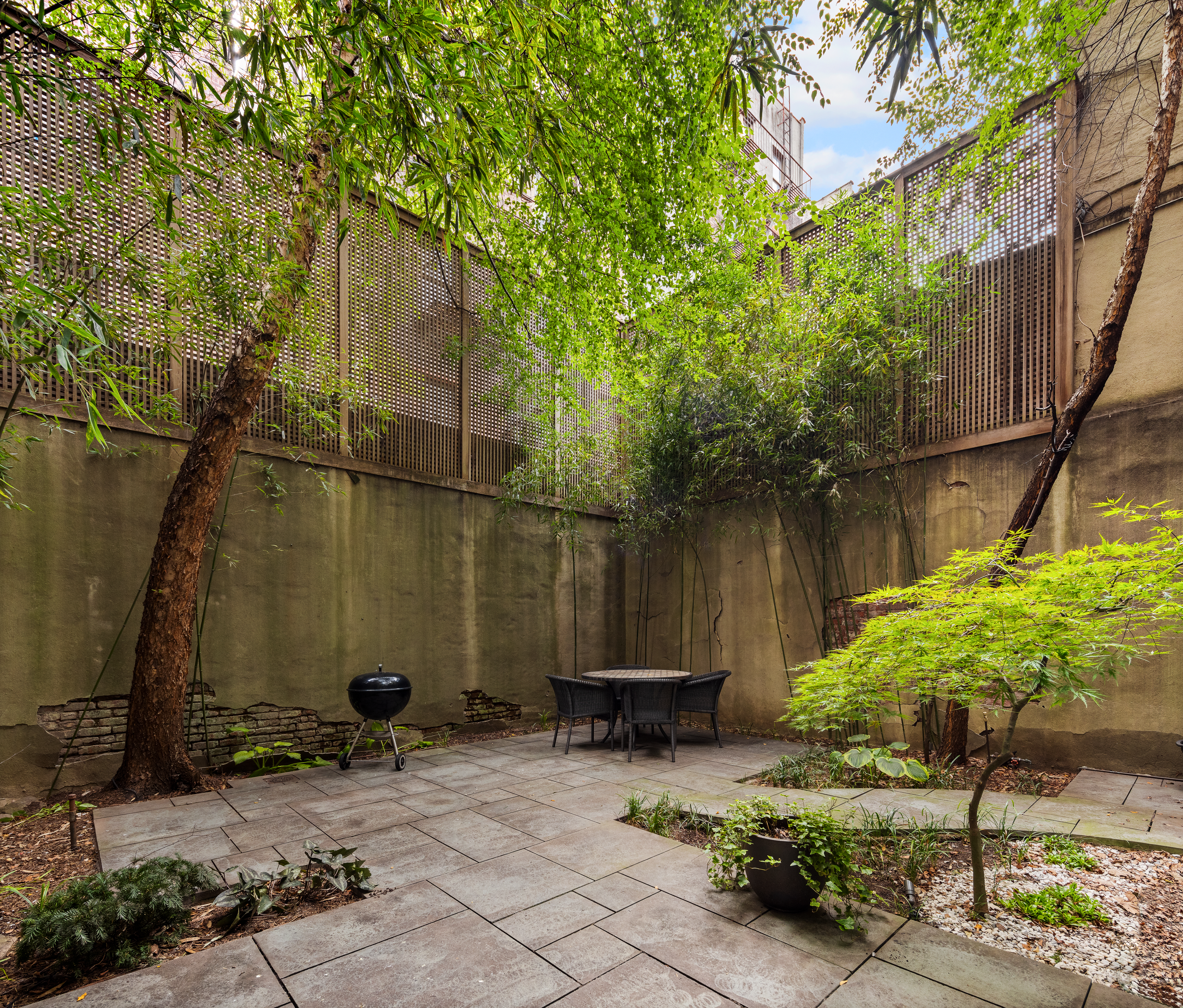 181 Sullivan Street, Unit GARDEN Manhattan, NY 10012 - Photo 3 of 10 a backyard of a house with lots of green space