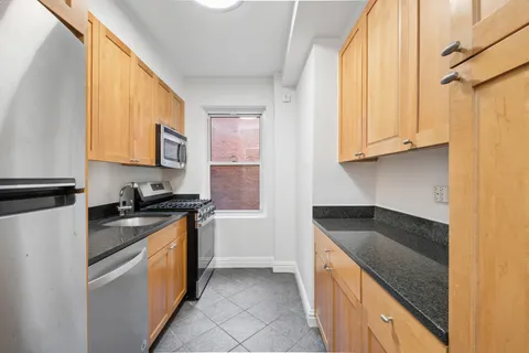 $1,350,000 | 177 East 77th Street, Unit 5D | Upper East Side