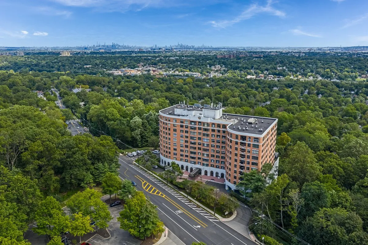 $694,000 | 616 South Orange Avenue, Unit Skyhouse 4, Maplewood, NJ 07040