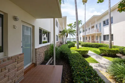 $425,000 | 1130 Venetian Way, Unit 1D, Miami Beach, FL 33139