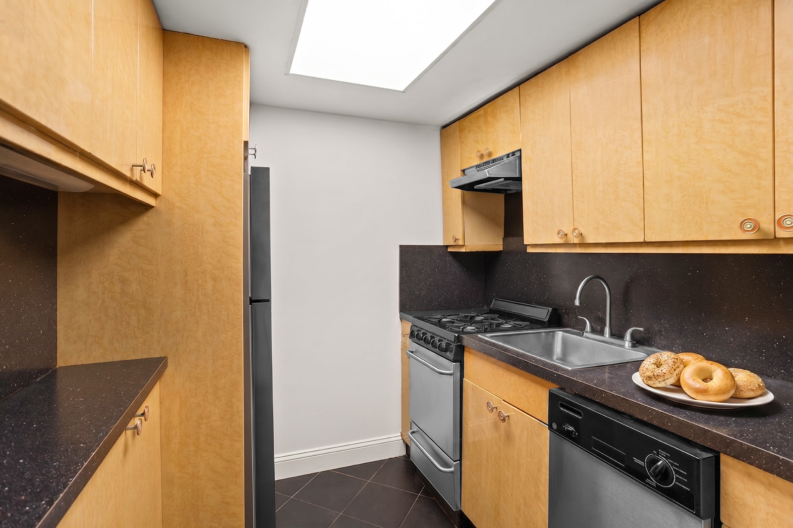 180 Thompson Street, Unit LE Manhattan, NY 10012 - Photo 4 of 10 Gallery Image 4