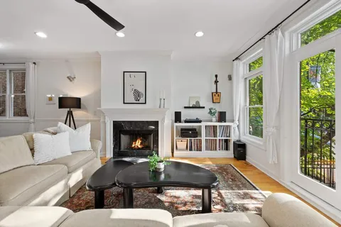$875,000 | 3806 North Damen Avenue, Unit 1, Chicago, IL 60618