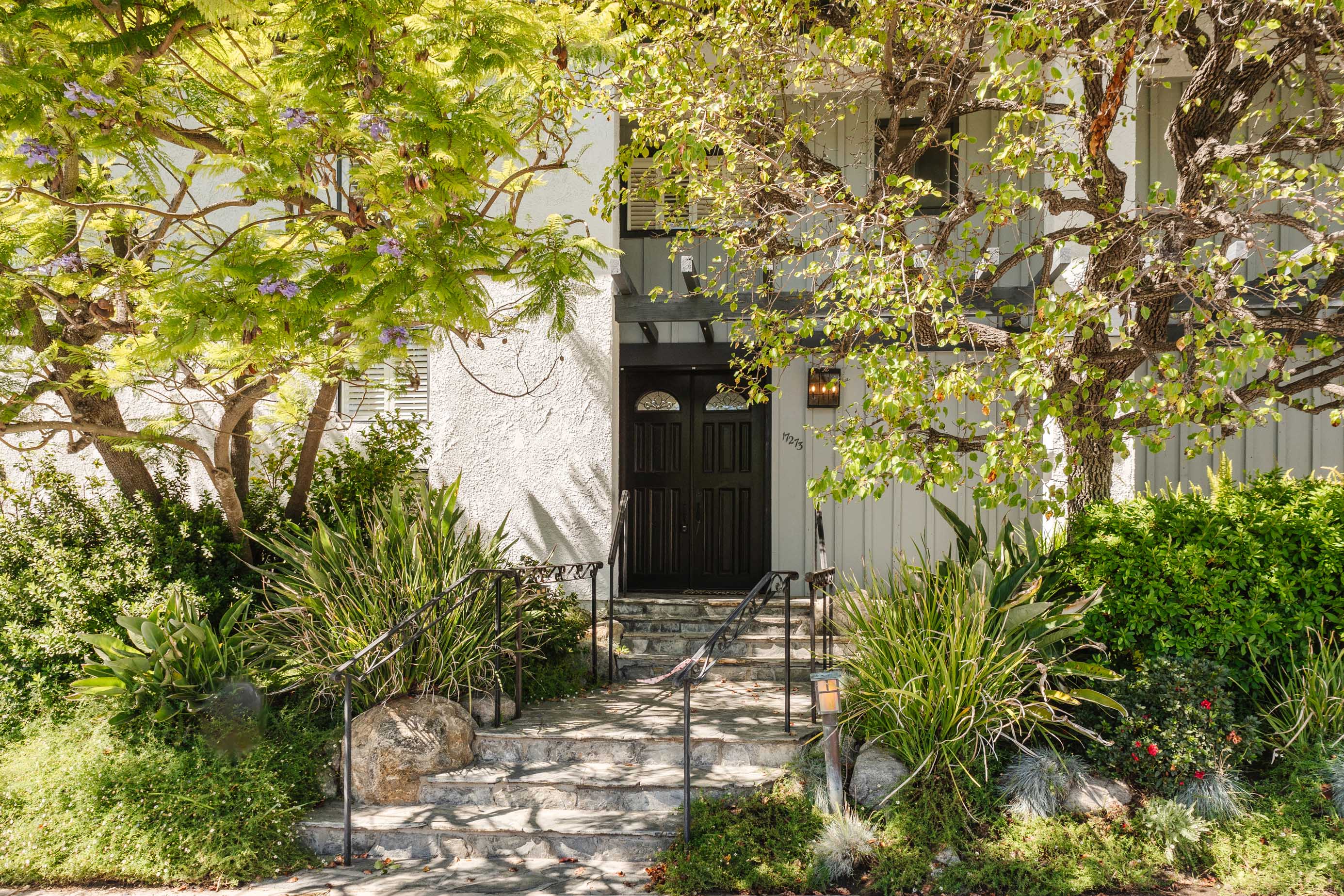 17273 Avenida De La Herradura Pacific Palisades, CA 90272 - Photo 2 of 23 a picture of plants