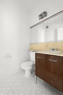 $895,000 | 300 East 74th Street, Unit 20E | Lenox Hill