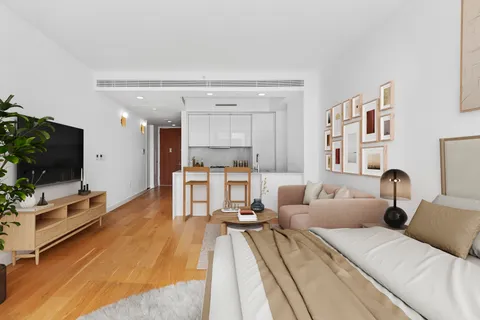 $728,000 | 301 East 61st Street, Unit 2C | Lenox Hill