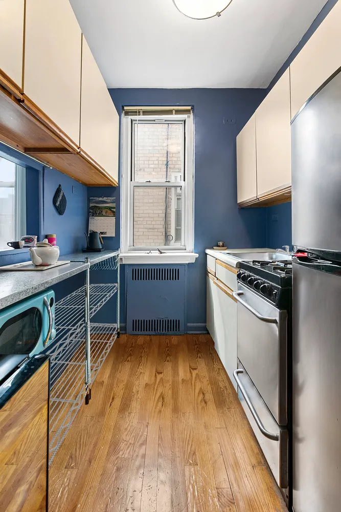 $495,000 | 310 West 55th Street, Unit 6K | Hell's Kitchen
