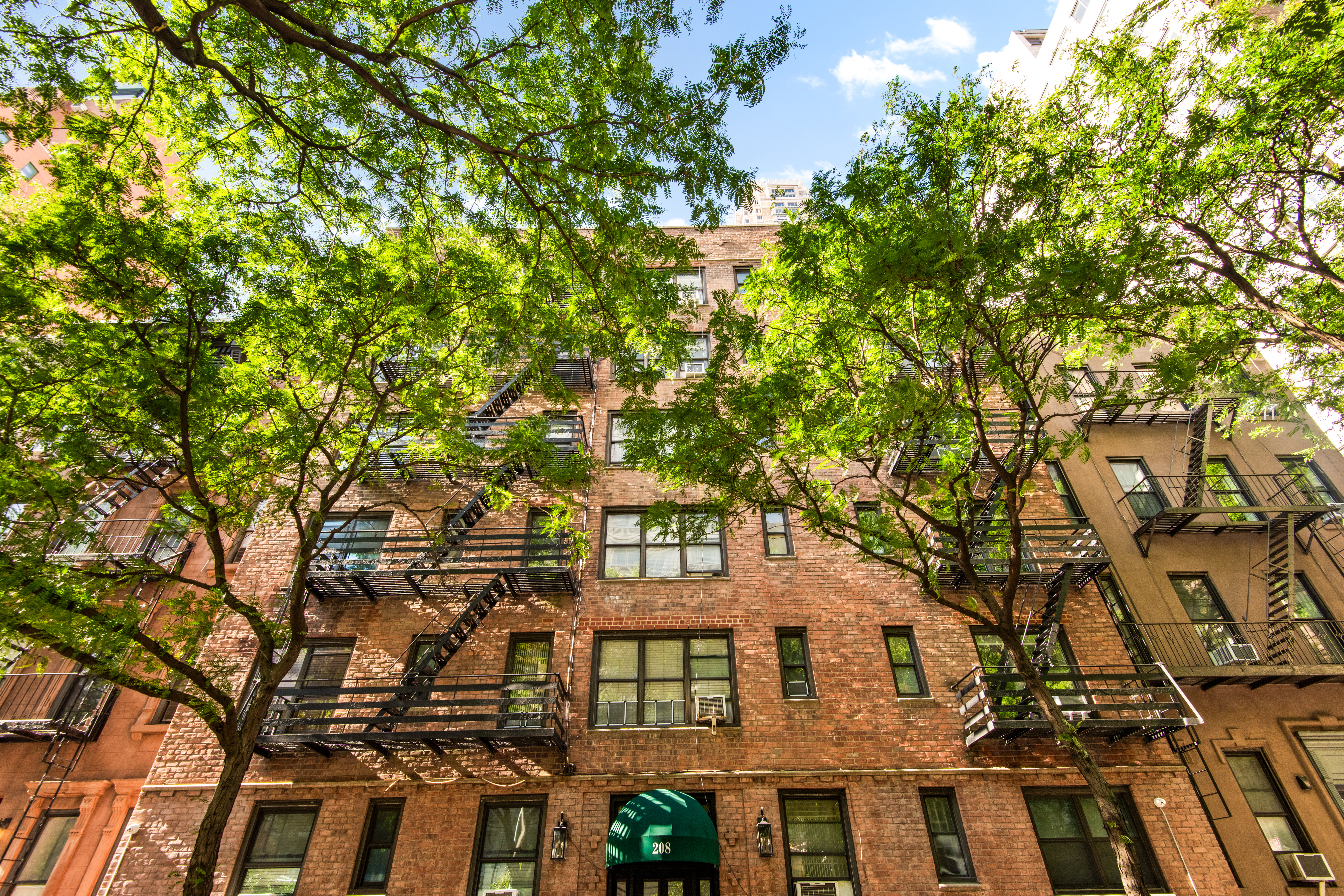 208 East 70th Street, Unit 6D Manhattan, NY 10021 - Photo 6 of 7 Gallery Image 6