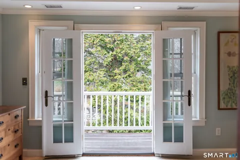 $2,698,000 | 135 Comstock Hill Road, New Canaan, CT 06840