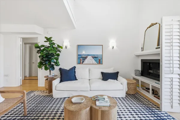 $1,180,000 | 12321 Ocean Park Boulevard, Unit 18, Los Angeles, CA 90064