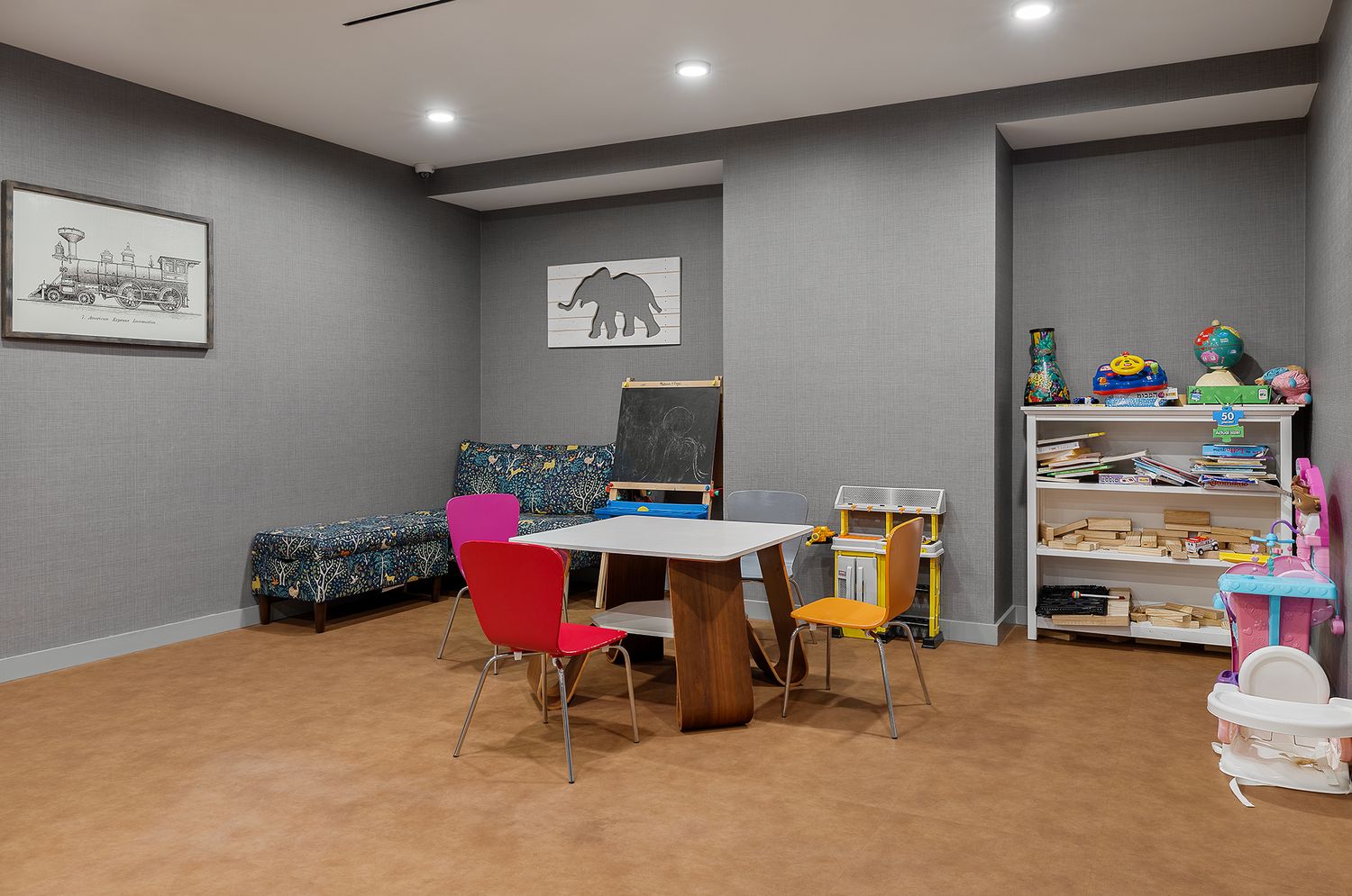 959 1st Avenue, Unit 25H Manhattan, NY 10022 - Photo 14 of 18 a workspace with furniture