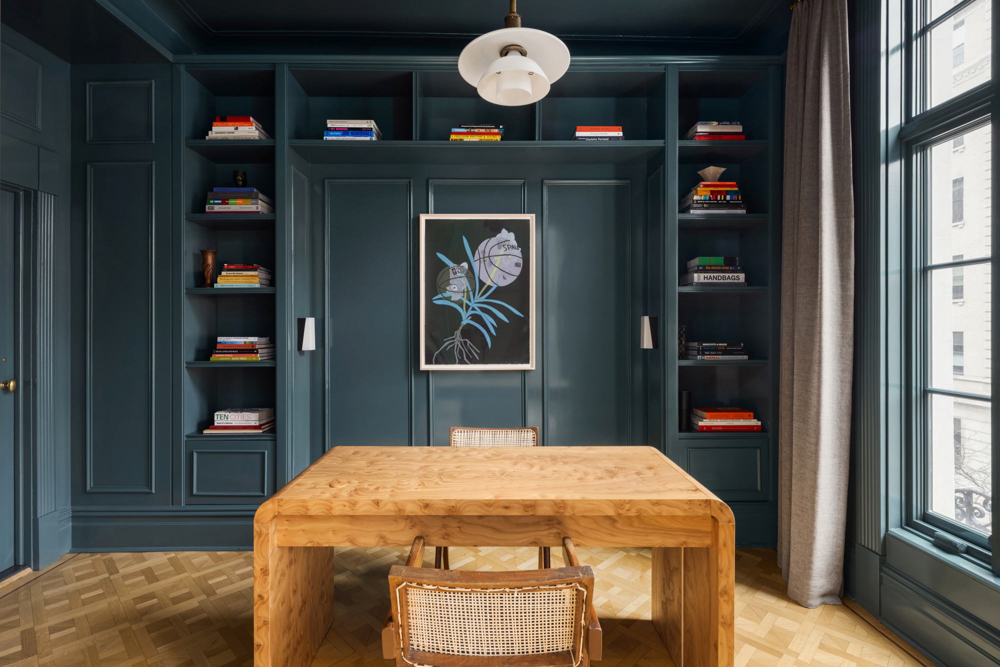 13 Gramercy Park South Manhattan, NY 10003 - Photo 5 of 13 a table with chairs and a bookshelf