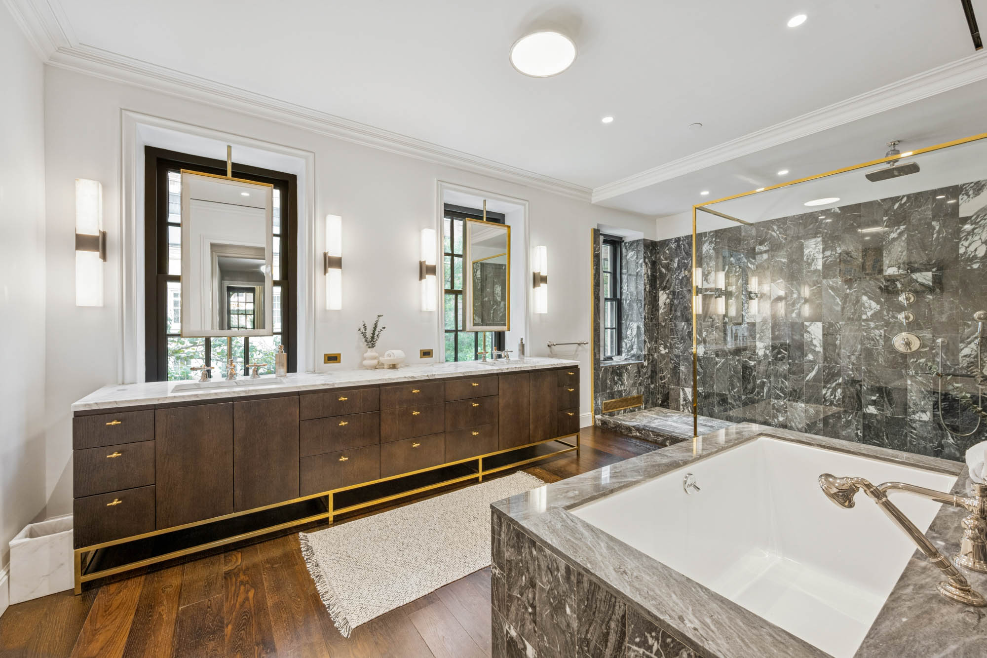 241 East 48th Street Manhattan, NY 10017 - Photo 15 of 27