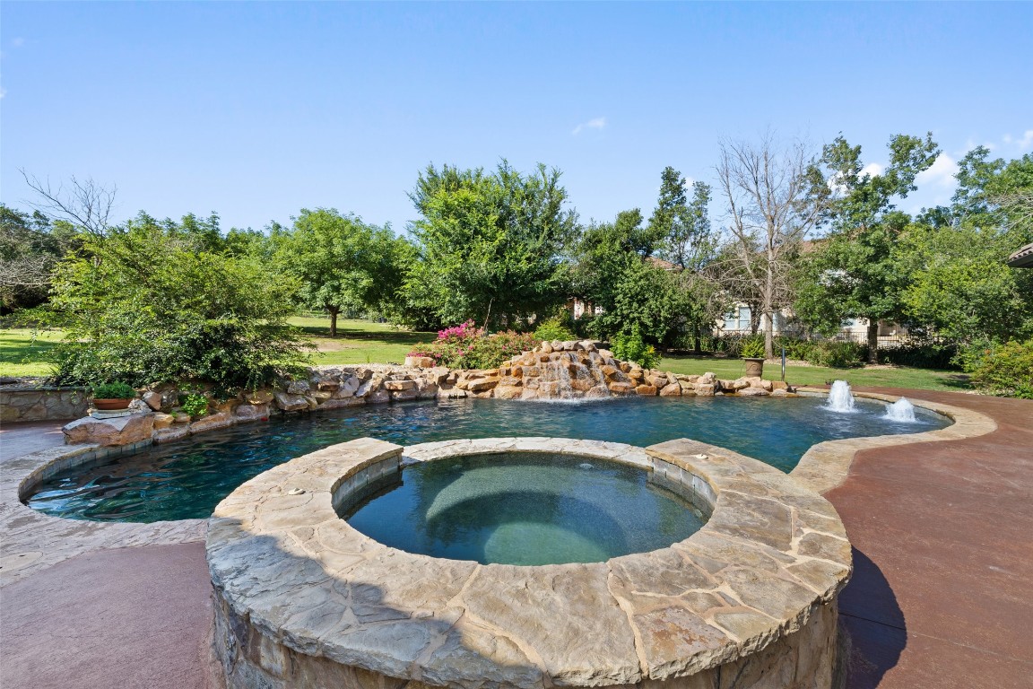15713 Spillman Ranch Loop Austin, TX 78738 - Photo 41 of 46