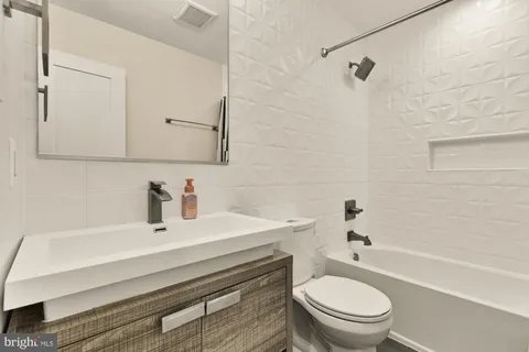 $575,000 | 14 T Street Northeast, Unit 1, Washington, DC 20002